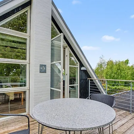 Gullan - 75m From The Sea By Interhome
